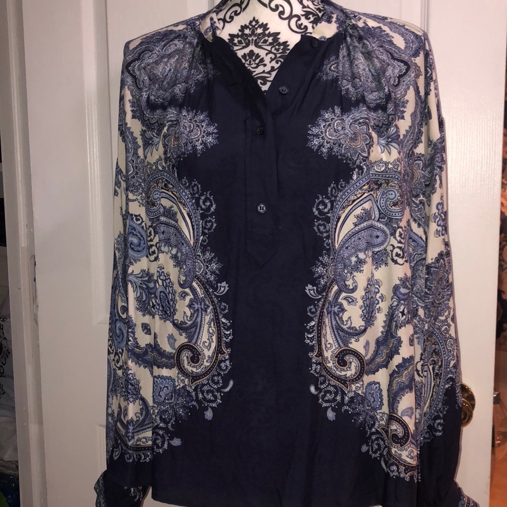 Gorgeous flowy blouse